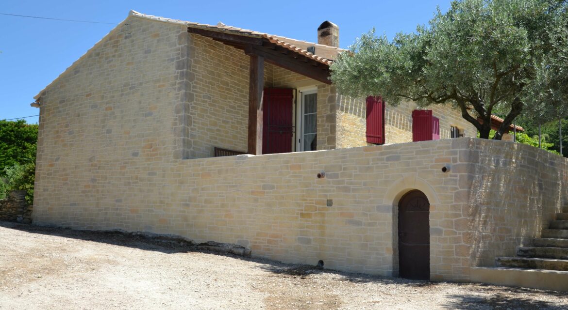 après enduit effet pierre à gigondas